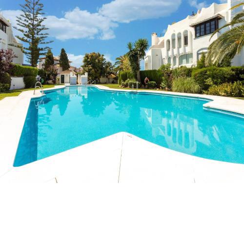 Ravishing Holiday Home in Calahonda with Garden near Sea
