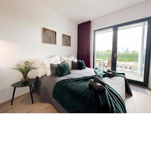REAL Living by REFA Balcony Retreat 75