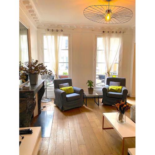 Real Parisian apartment with 2 bedrooms and AC