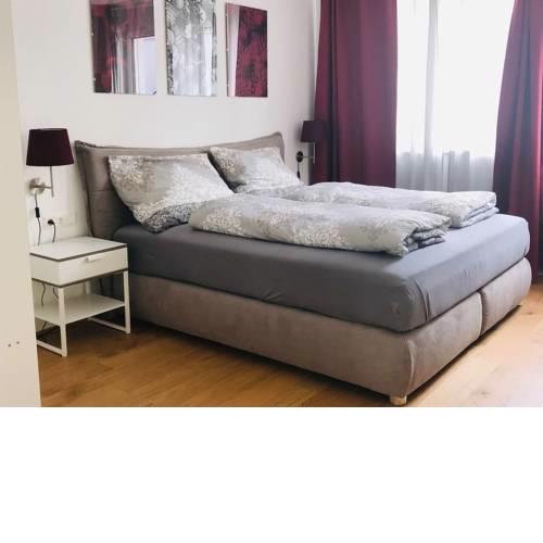 Red Flower Apartment with Pool - 5 min to Lake