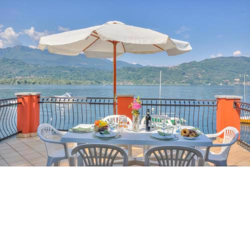 Red House Terrace Private Beach - Happy Rentals