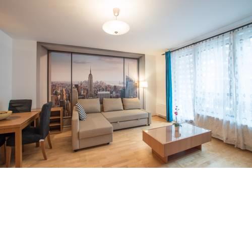 Red Raven Apartment near Deak Ferenc Square