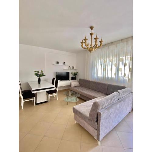 Redi’s Beachfront Apartment 01