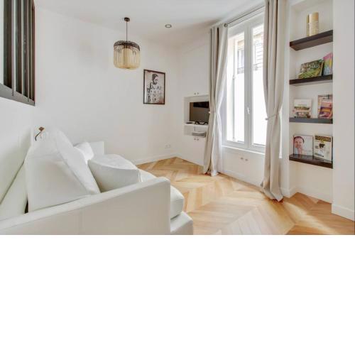 Refurbished Design Flat -near Champs-Elysées Paris