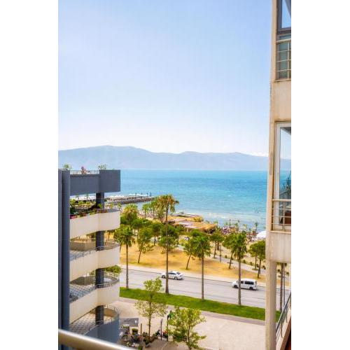 Regina White Sea view