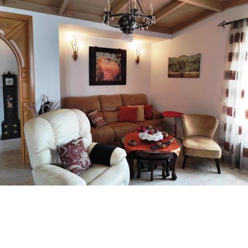 Reisis Family Residence