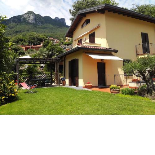 Relais Garden Lecco-open space room with private garden and pool