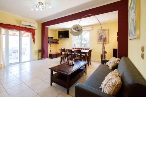 Relaxing Family Home, near many Sandy Beaches