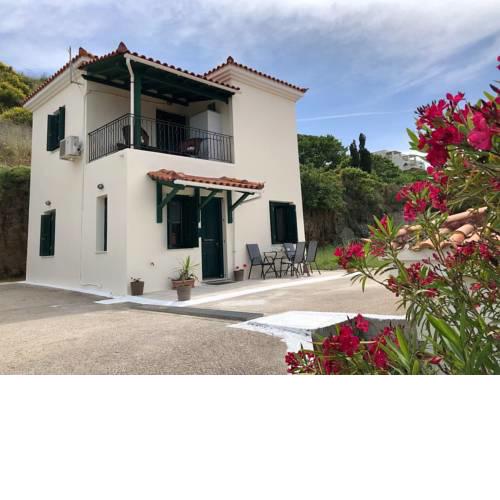 Relaxing Maisonette with view in Andros