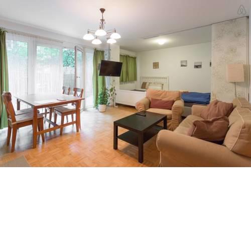 Relaxing Terrace Apartment in Lively Area