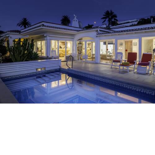 Relaxing villa with heated pool and ocean view