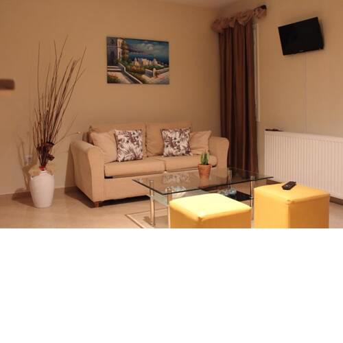 RENAS HOUSE