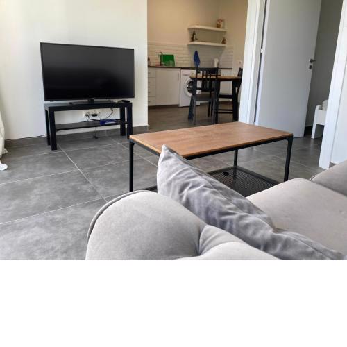Renovated 1 bedroom flat 200m from sea, sea view