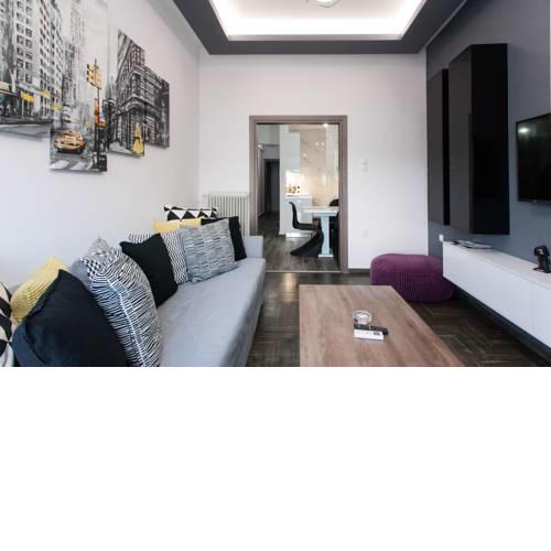 Renovated 2 bedroom apt in Larissis Railway Station and Metro