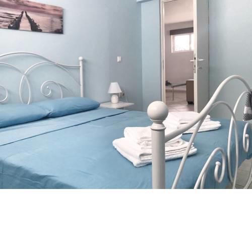 Renovated apt close to beach Wifi AC