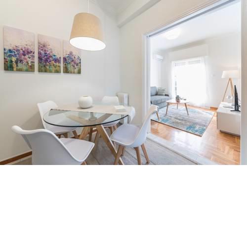 Renovated apt for 6 close to Metro