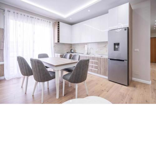 Renovated Condo close to town center and the beach