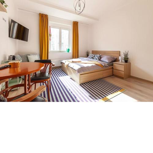 Renovated Cosy & Quiet flat near Smichov Station