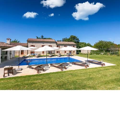Renovated Holiday Home in Zminj with Swimming Pool