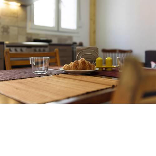 Renovated one bedroom flat in Kerameikos with courtyard by letmyBNB