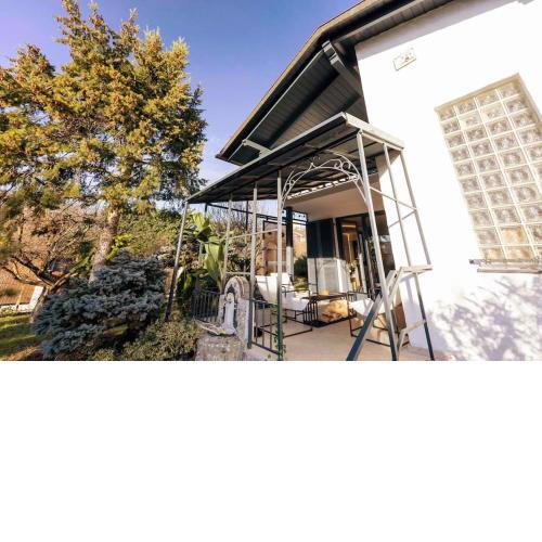 Renovated Vienna HillsCottage with private garden!