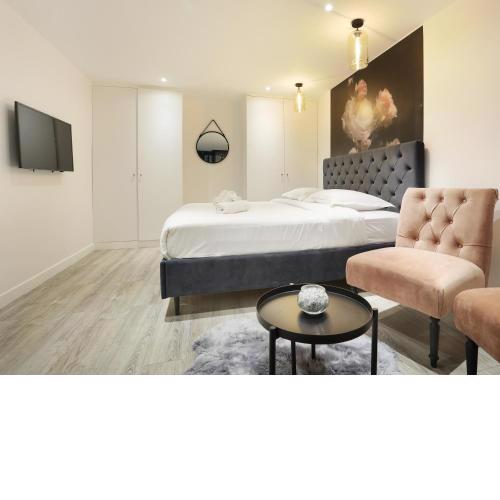 Rent a Room - Apartment St Honore