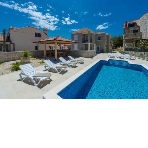 Residence & Pool Villa Schwarz Suites