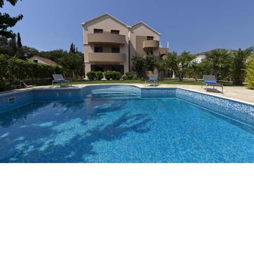 Residence Seven - Valley Luxury Suites