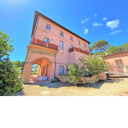 Residenza fronte mare, con giardino e parcheggio