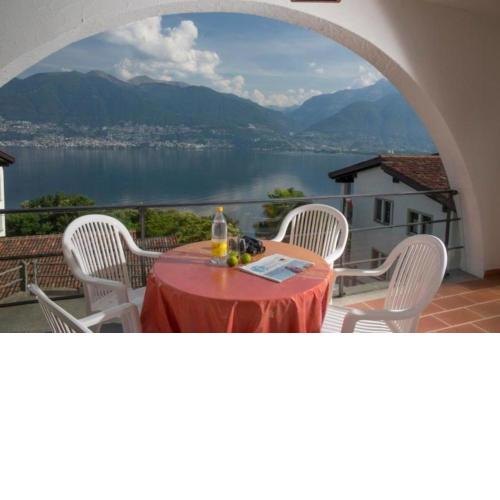 Residenza Viramonte - Casa Bianca, Wohnung 13 mit Privatgarten