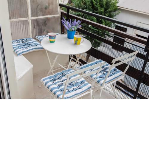 Restfull Fully Renovated APT in Thisio (sleeps 6)!