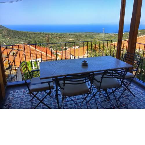Restored 1902 stone house with superb sea view