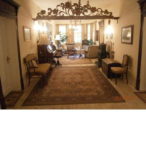 Retro - 19th Century Guest House