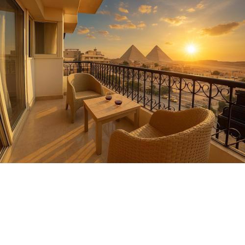 Retro Chic Pyramids View Museum Walking Distance