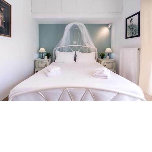Retro designed apartment for 6ppl in Petralona