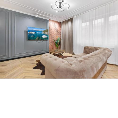 Retro Luxury 1BR Apt