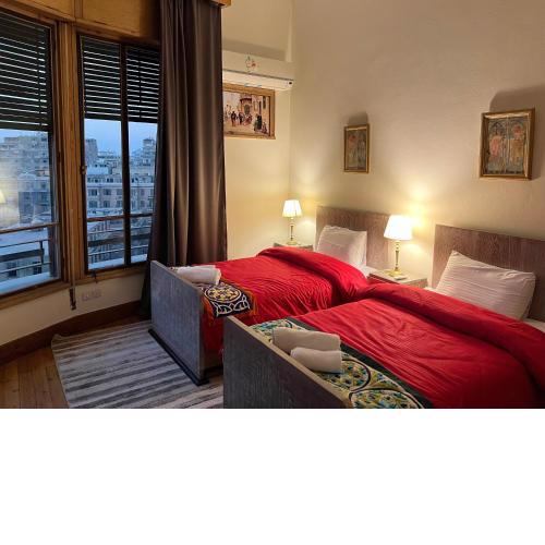 Retro Modern 2BR Apt in Downtown - Mint Stays 63