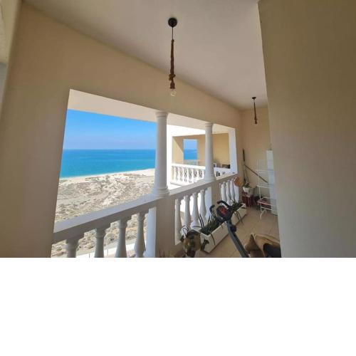 RH- Beautiful 1 BR, sea view