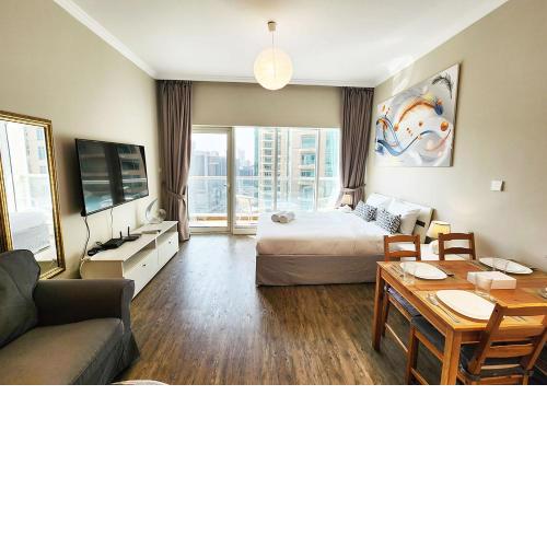 RH- Contemporary Comfort, Studio near Dubai mall