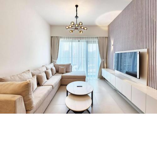 RH- Unwind in Style, Contemporary 2 BR, Downtown