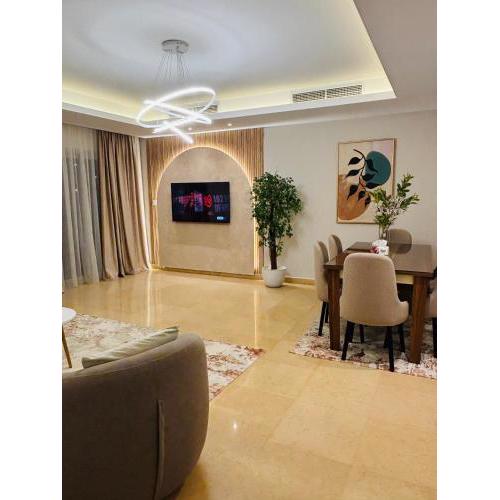 Rich CFC home 2BR with Garden