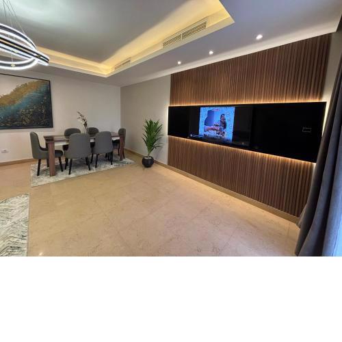 RICH HOME 2BR with Garden