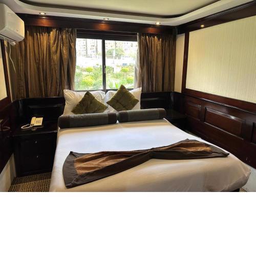 مركب ريفر بوت River Boat