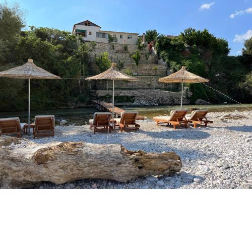 River Escape Villa - Private Beach, Scenic view & BBQ