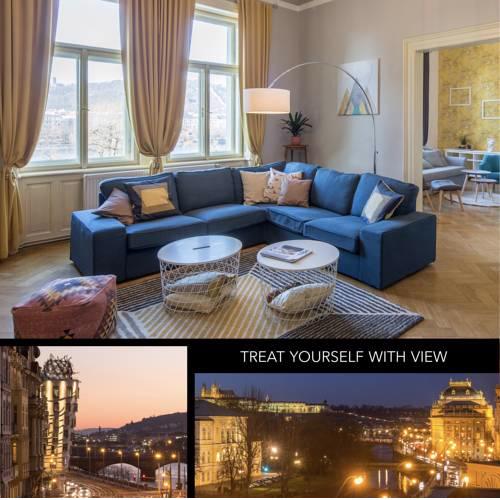 RIVERFRONT & CASTLE VIEW 3BDR/Balcony/Top location