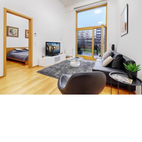 Riverside Apartment with Free Parking & Garden near Centre