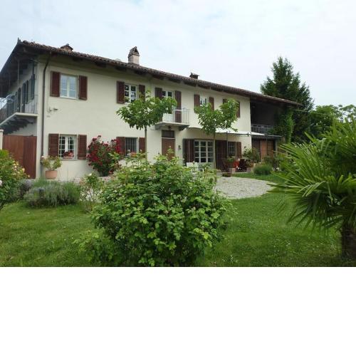 Riviera delle Langhe Country House with a Pool