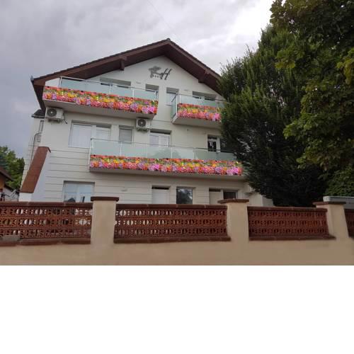 Road House Apartments **** - Alsópáhok