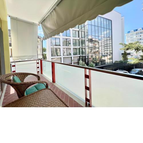 Rolling Apartment Golem - Next to Premium Hotels