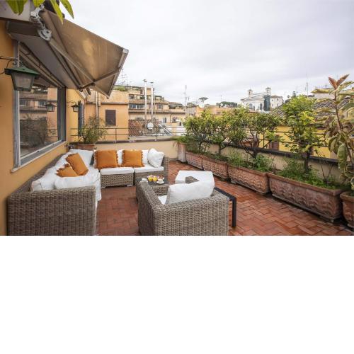 ROMAC - Condotti Penthouse in the Spanish Steps area